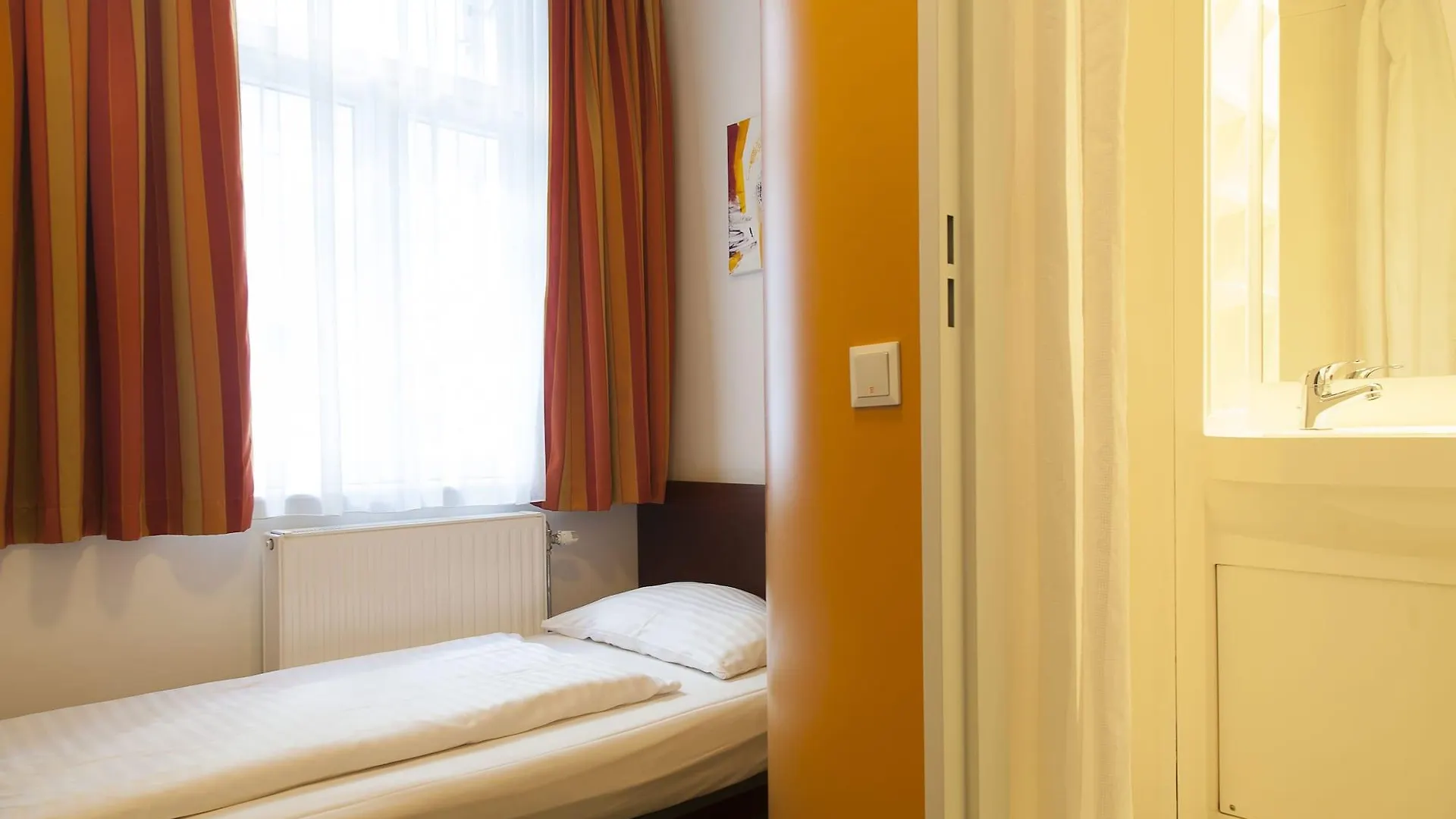 Pension Stadthalle Vídeň Bed & Breakfast