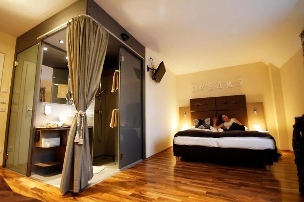 Pension Stadthalle Vienna Bed & Breakfast